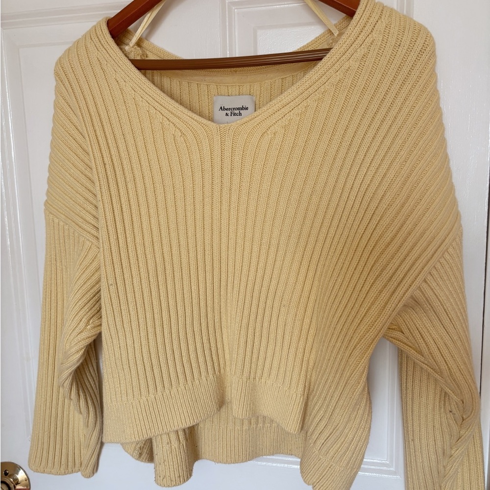 Abercrombie & Fitch Cream Butter Yellow  V-Neck Sweater Ribbed Knit